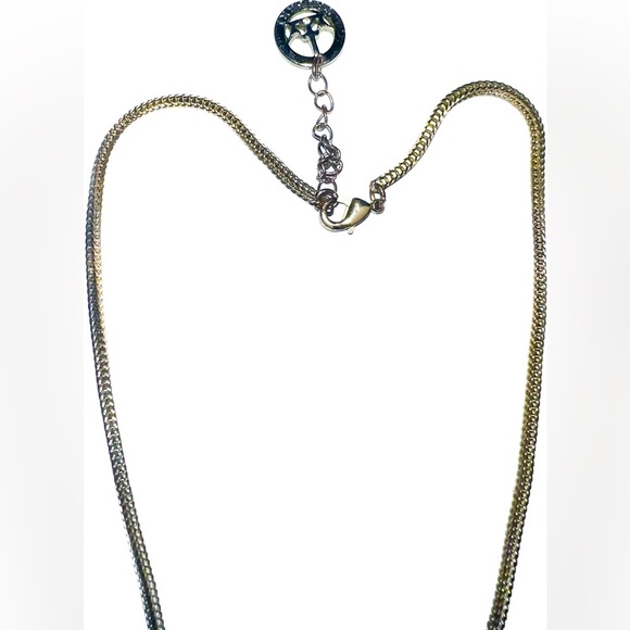 Gorgeous Trifari Gold Tone Necklace 18-20” w/ Black Onyx like oval pendant - Picture 6 of 6